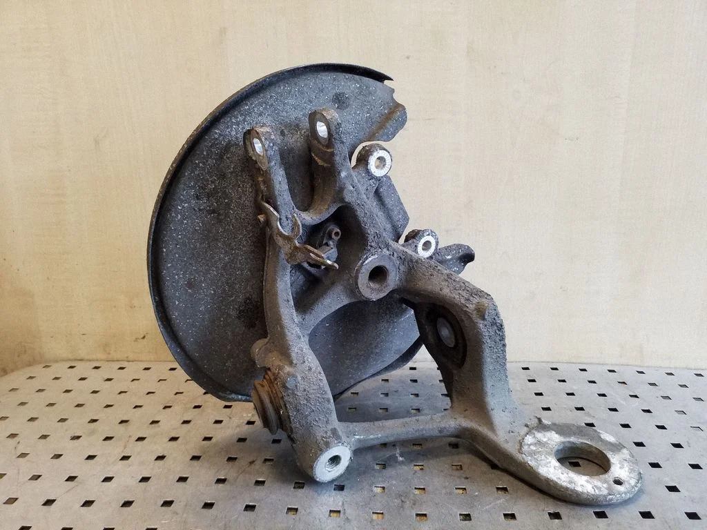 Rear wheel hub – rear left
