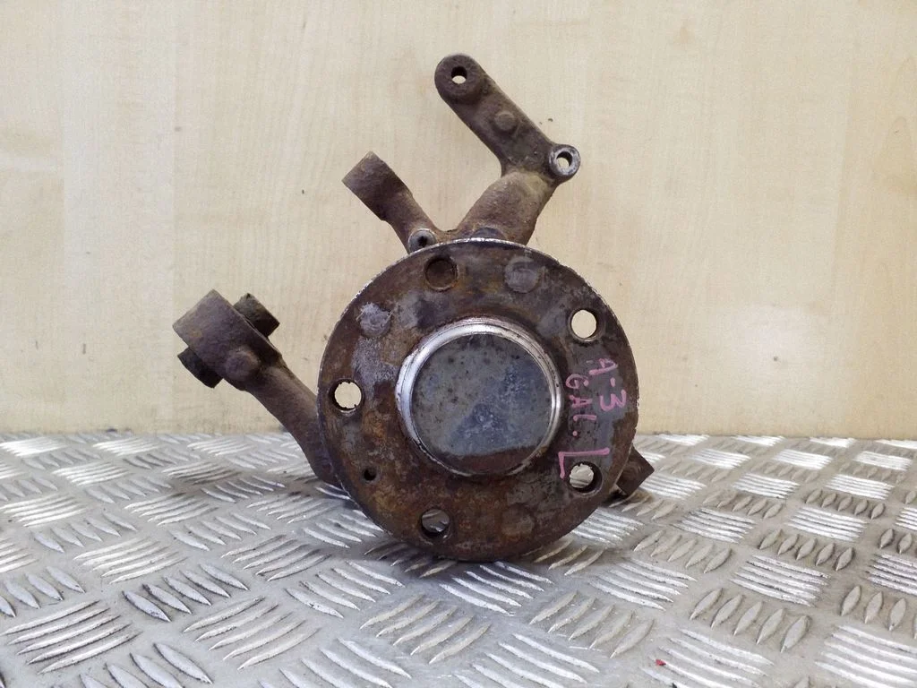 Rear wheel hub – left