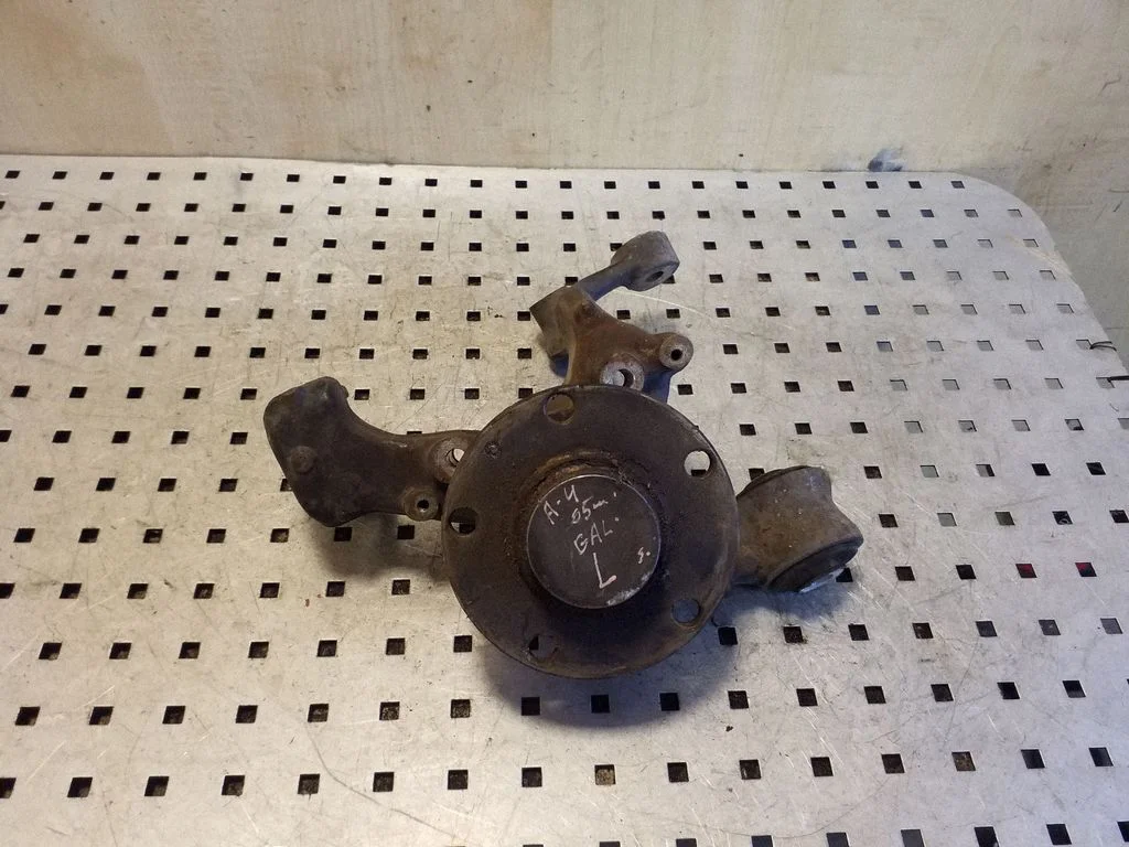 Rear wheel hub – left