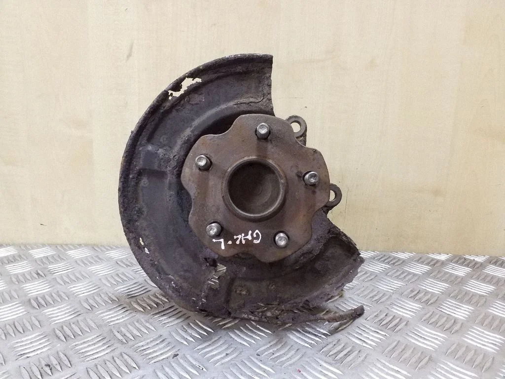 Rear wheel hub – left