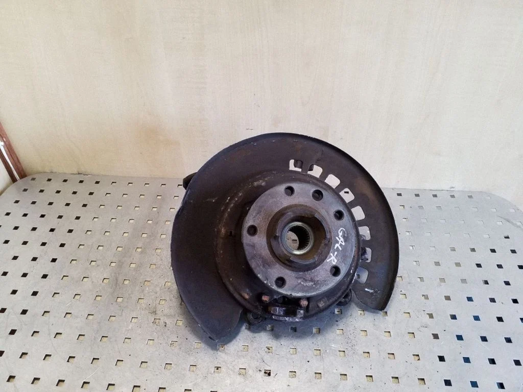 Rear wheel hub 7L8505436