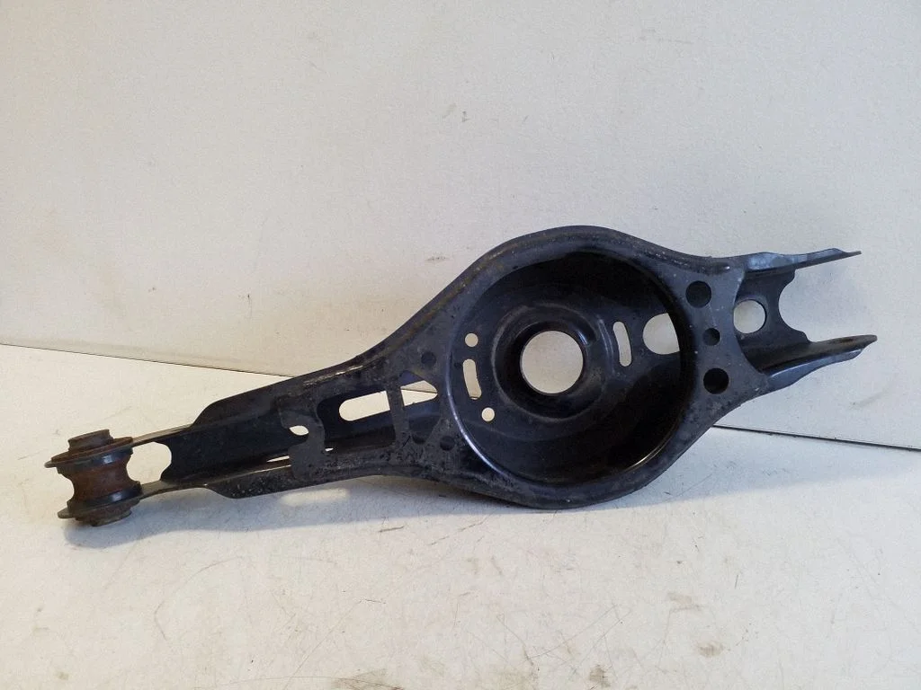 Rear upper control arm/wishbone – left