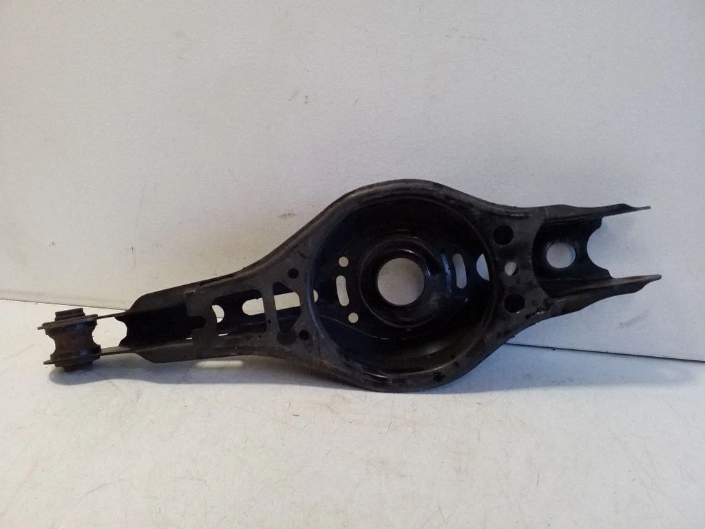 Rear upper control arm/wishbone – right