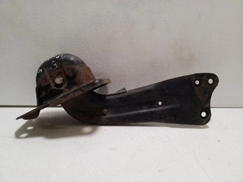 Tagumine ülemine õõtshoob – Volkswagen Golf Plus (2005-2013)