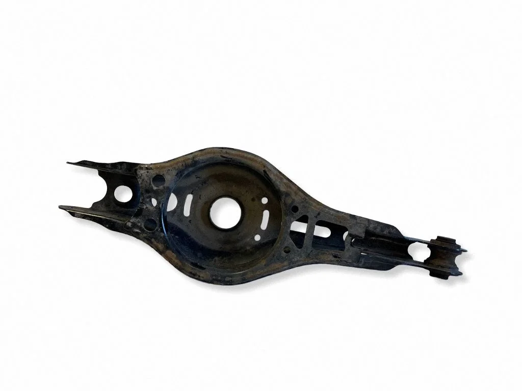 Tagumine ülemine õõtshoob – parem