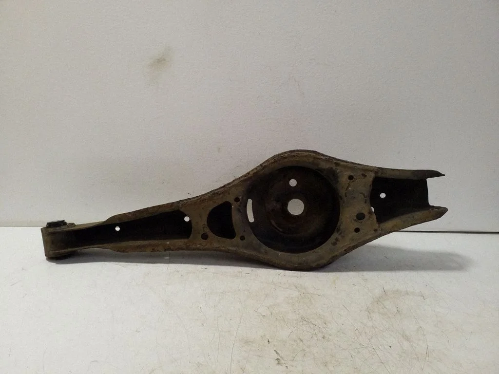 Tagumine ülemine õõtshoob – Audi Q3 8U (2011-2016), parem