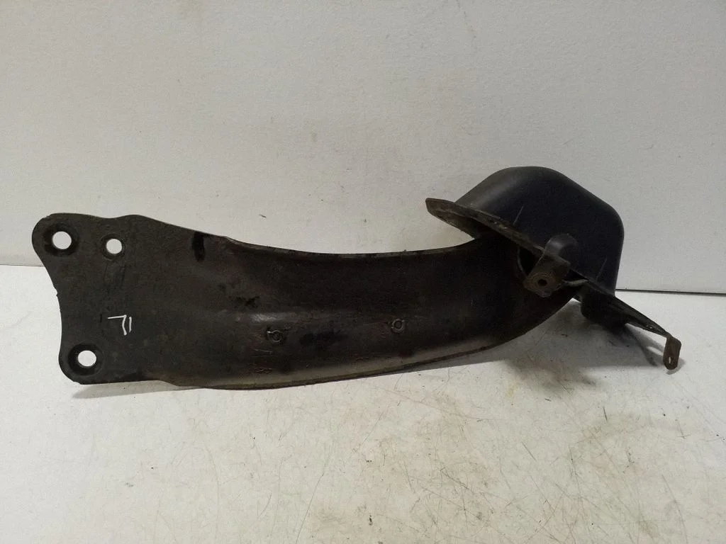 Tagumine ülemine õõtshoob – Audi Q3 8U (2011-2016), vasak