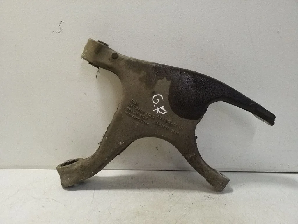 Tagumine ülemine õõtshoob 8R0505312F