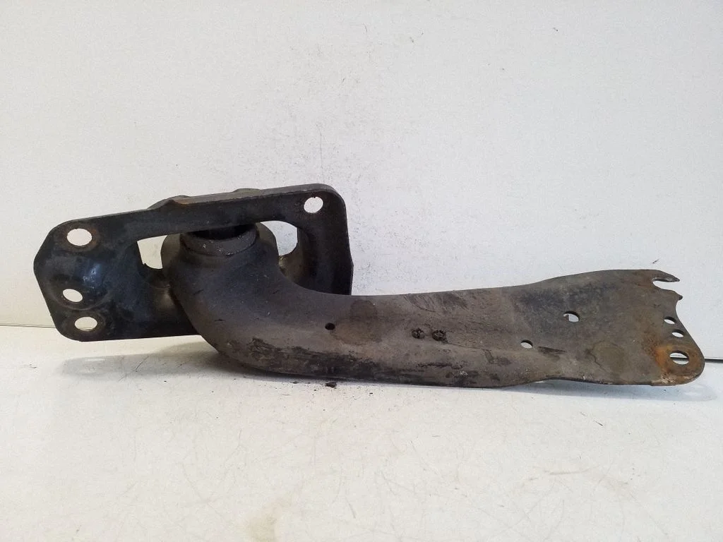 Rear upper control arm/wishbone – left