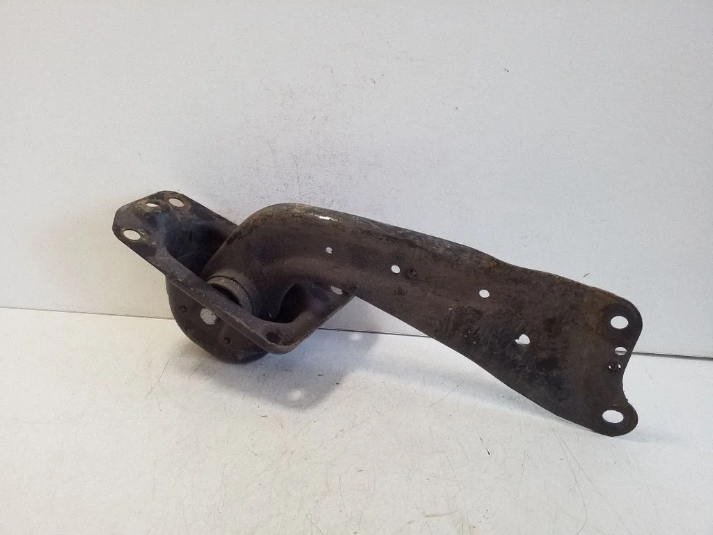 Rear upper control arm/wishbone – right
