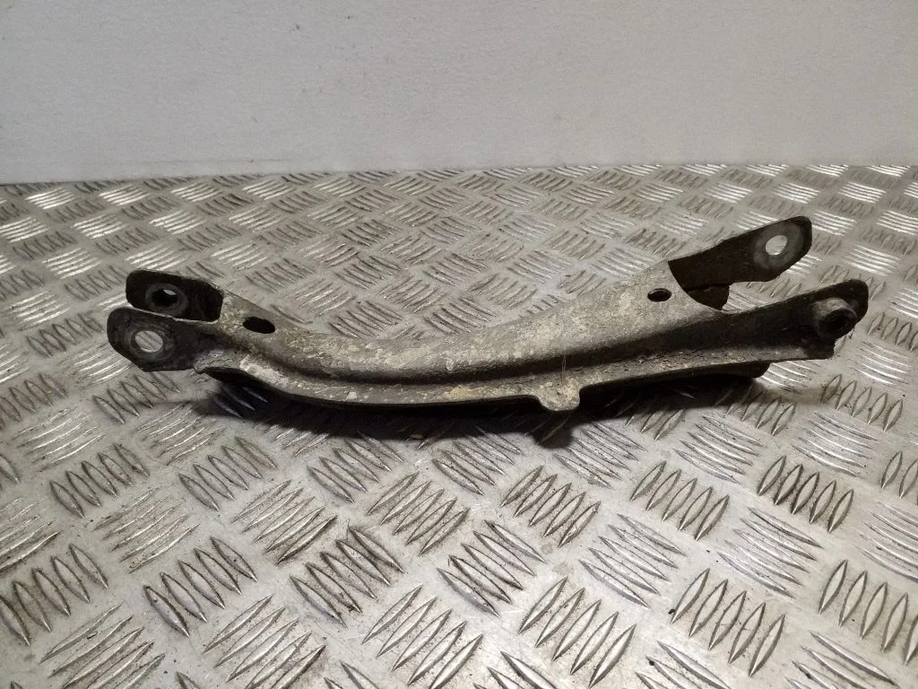 Rear upper control arm/wishbone – right