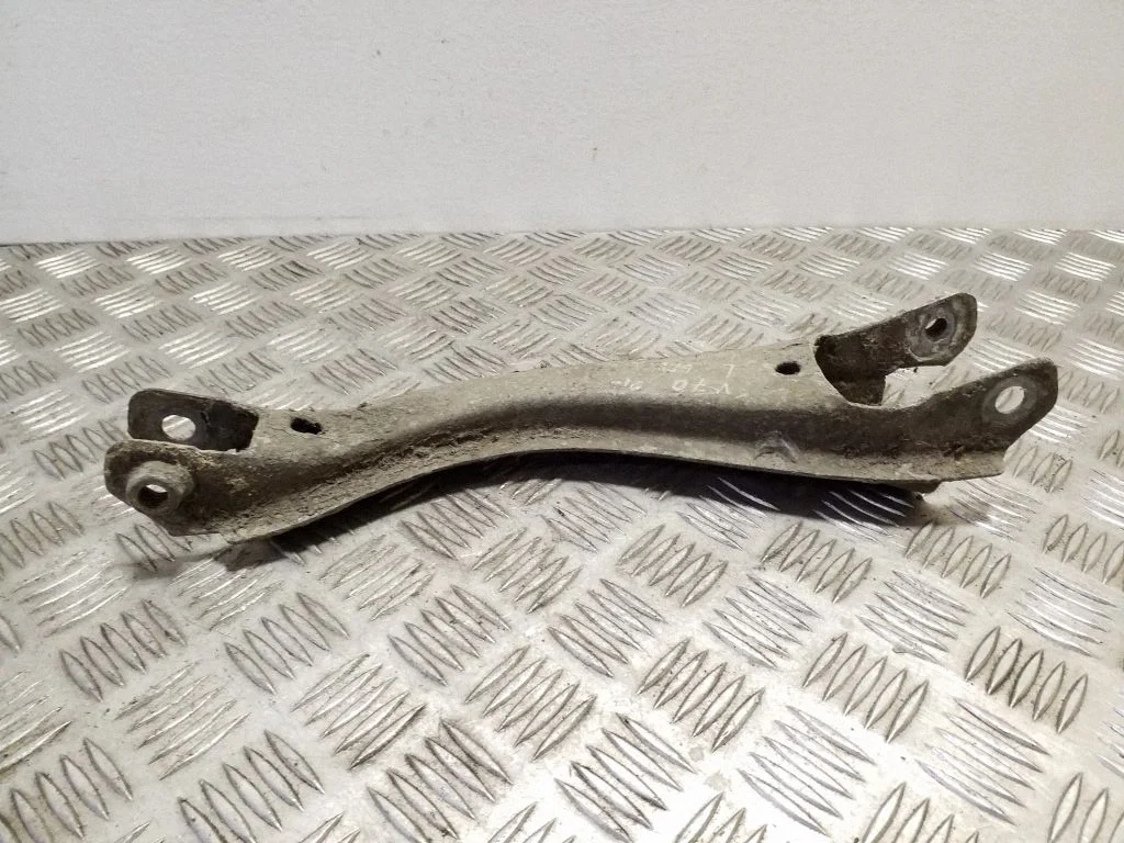 Rear upper control arm/wishbone – left