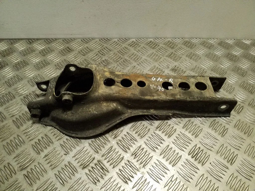 Rear upper control arm/wishbone – right