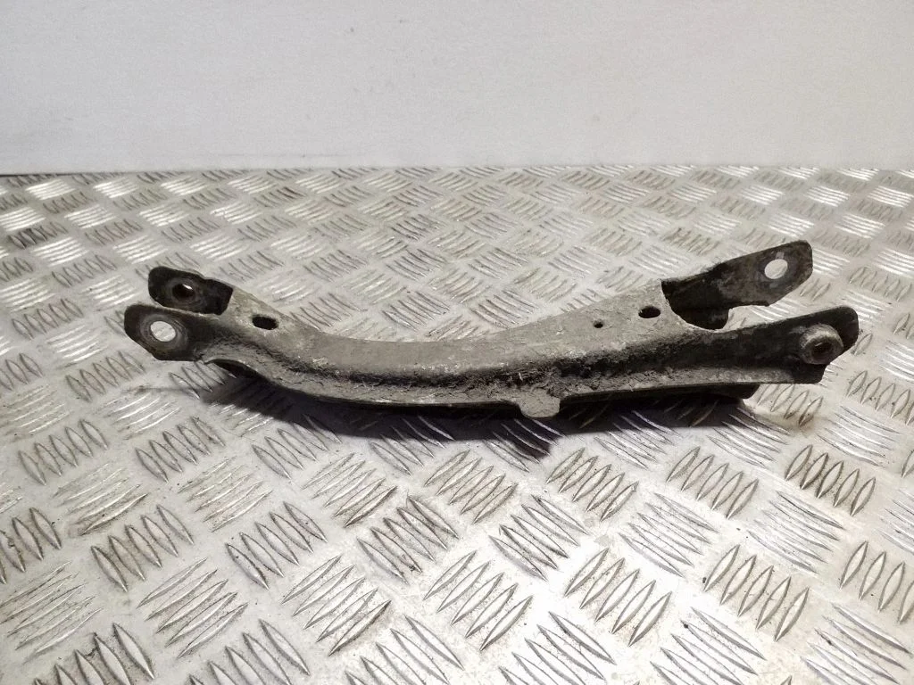 Rear upper control arm/wishbone – right
