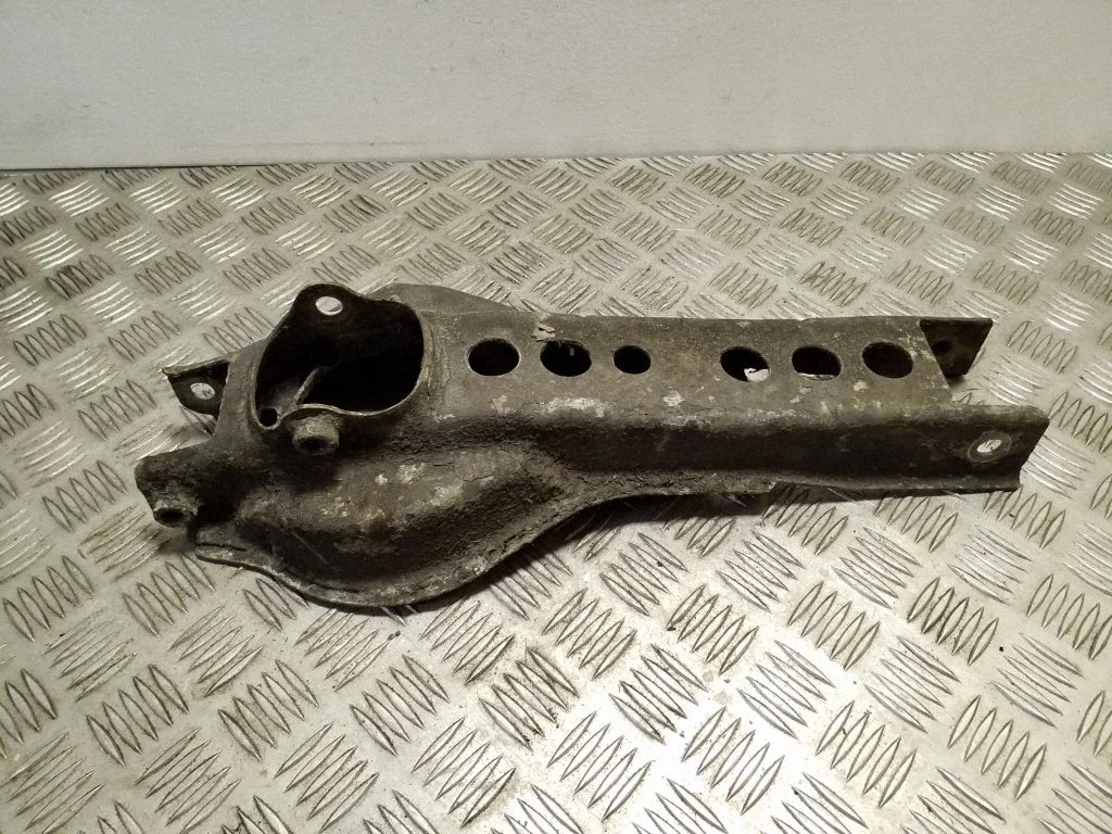 Rear upper control arm/wishbone – right