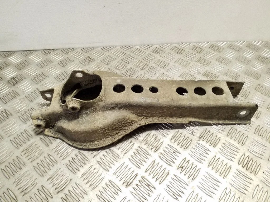 Rear upper control arm/wishbone – right