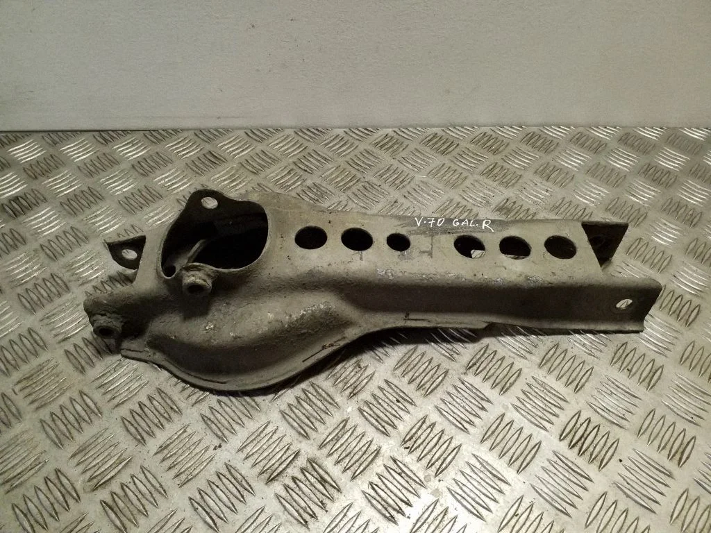 Rear upper control arm/wishbone – right