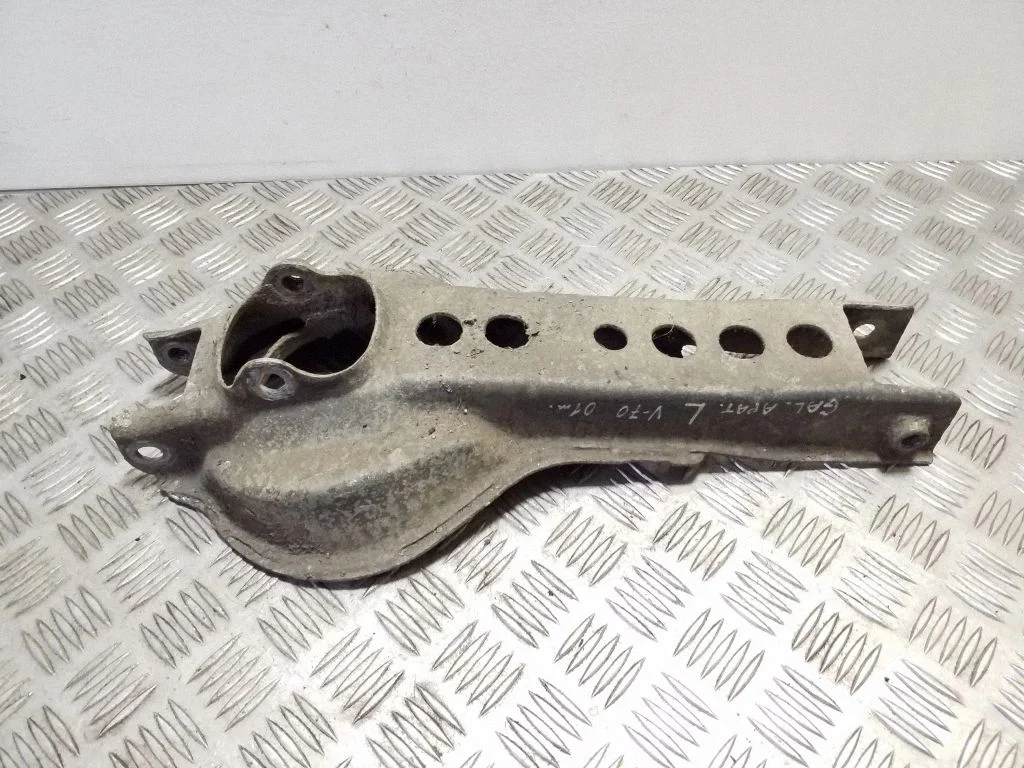 Rear upper control arm/wishbone – left
