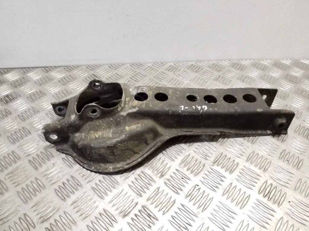 Rear upper control arm/wishbone – left