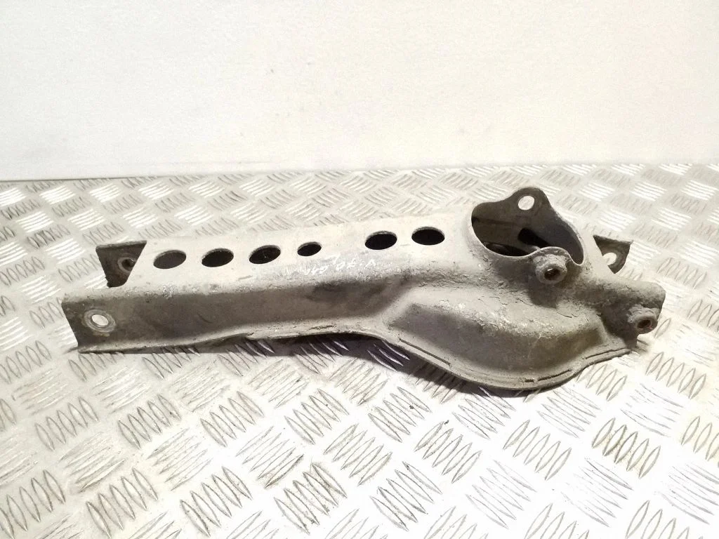 Rear upper control arm/wishbone – left