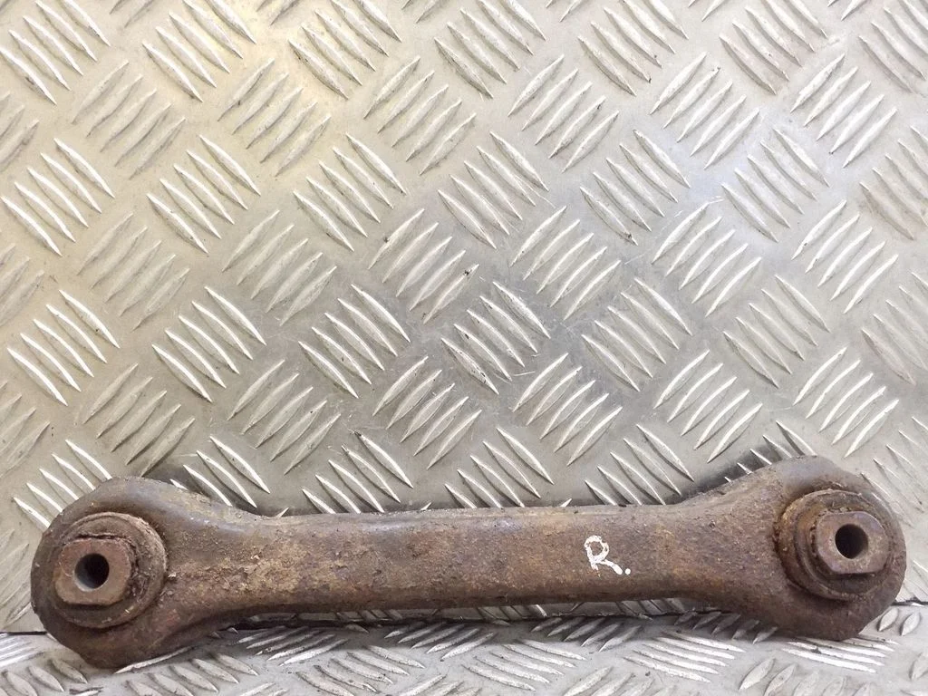 Rear upper control arm/wishbone – right