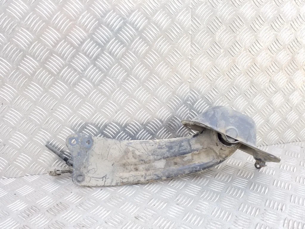 Tagumine ülemine õõtshoob 3C0971047