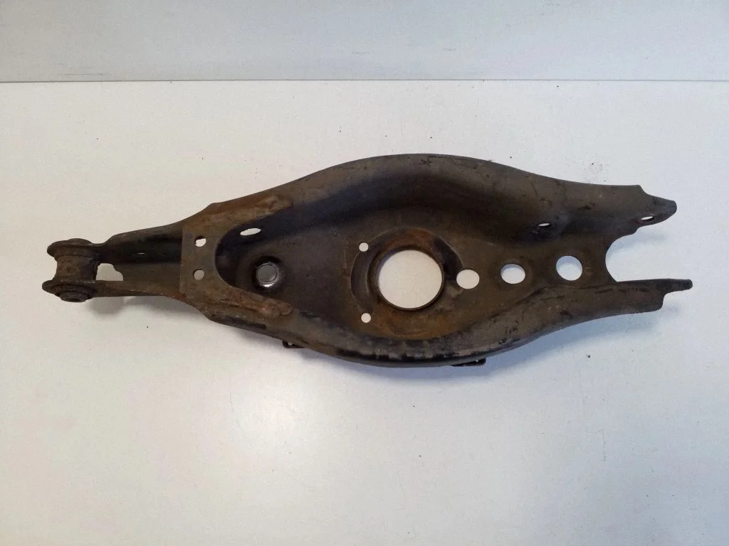 Rear upper control arm/wishbone – left