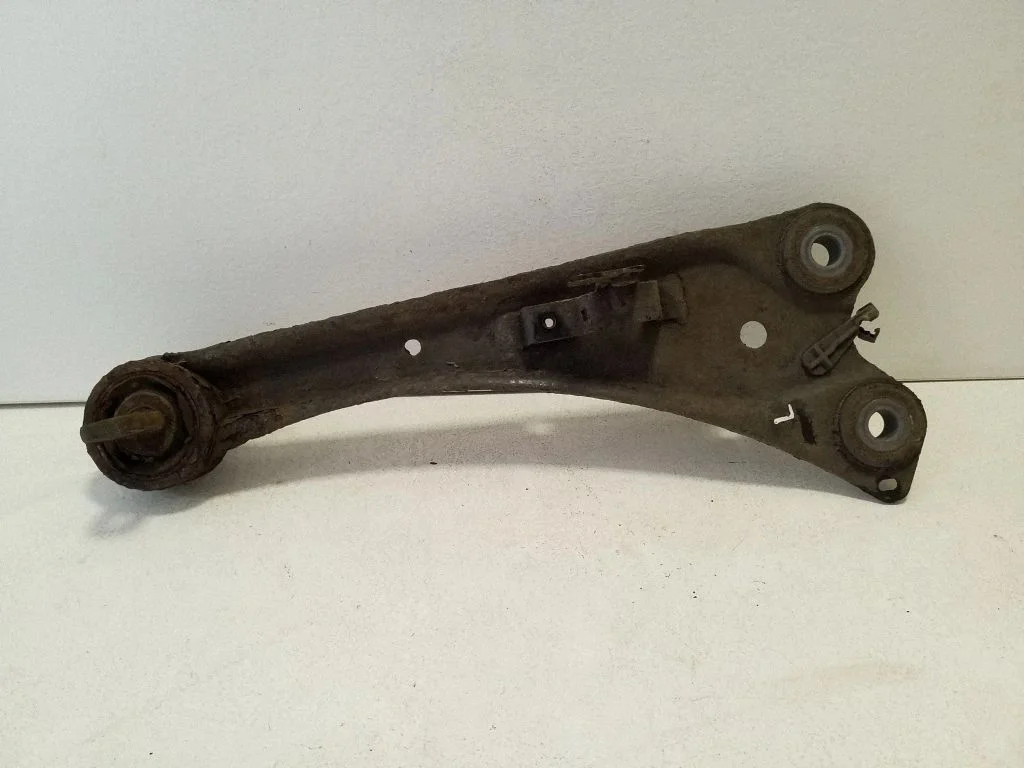 Rear upper control arm/wishbone – left