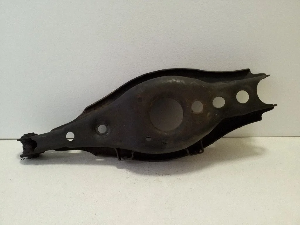 Rear upper control arm/wishbone – right