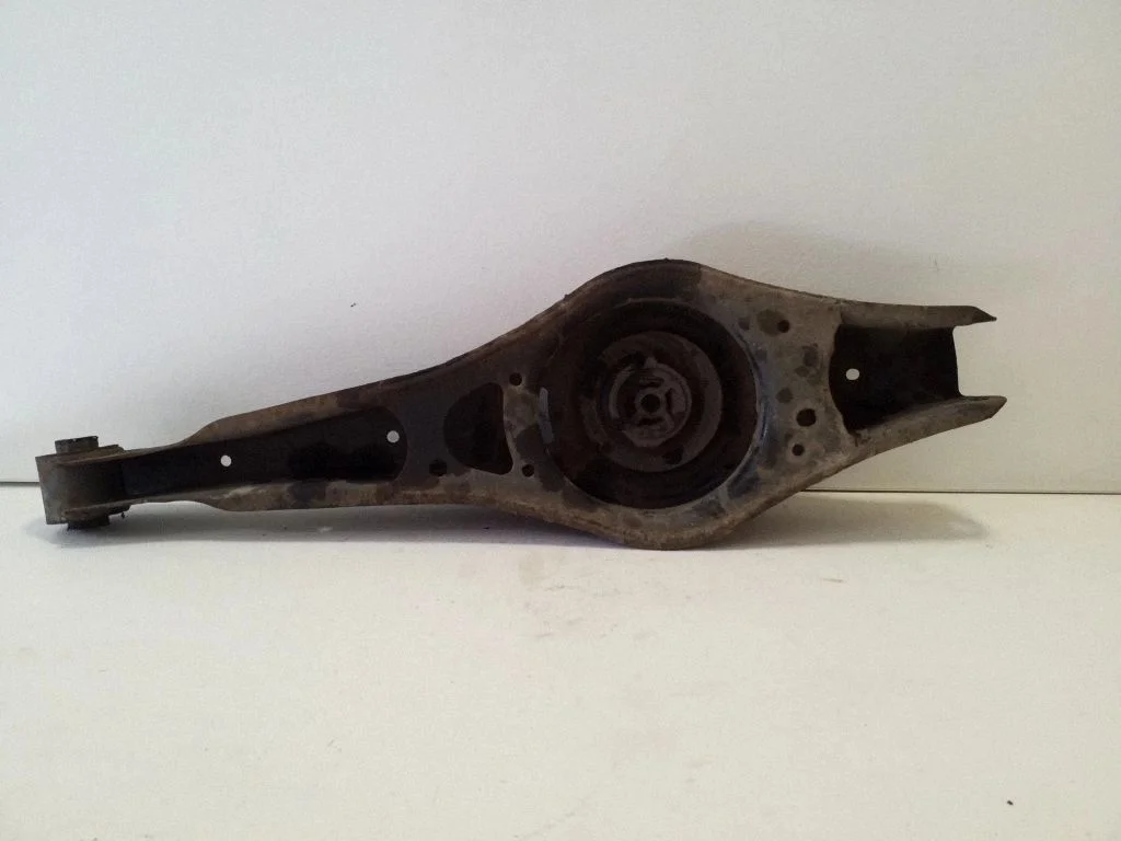 Rear upper control arm/wishbone – right