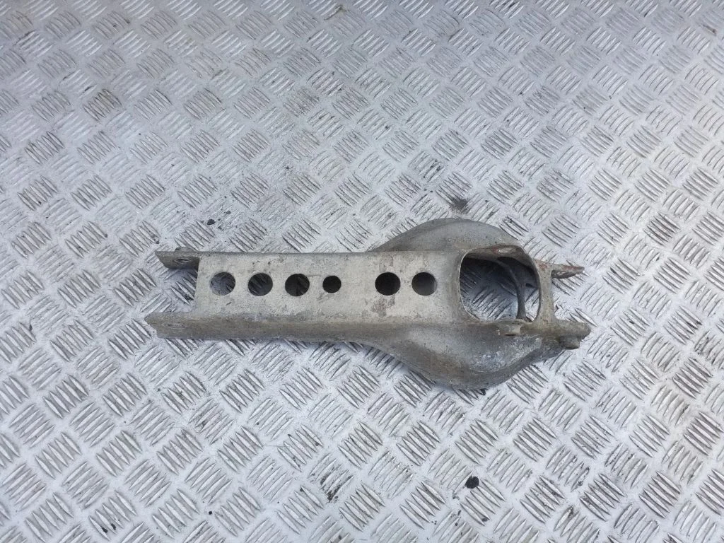 Rear upper control arm/wishbone – rear left