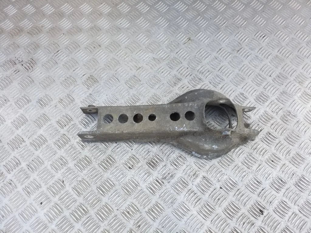 Rear upper control arm/wishbone – rear left