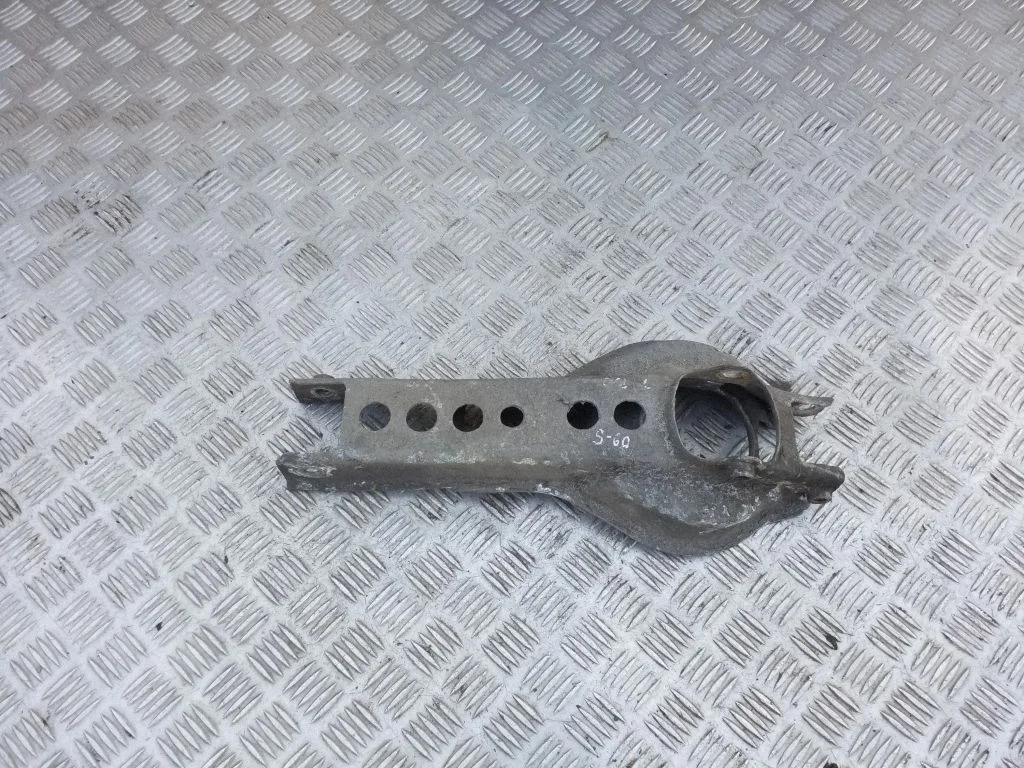Rear upper control arm/wishbone – rear left