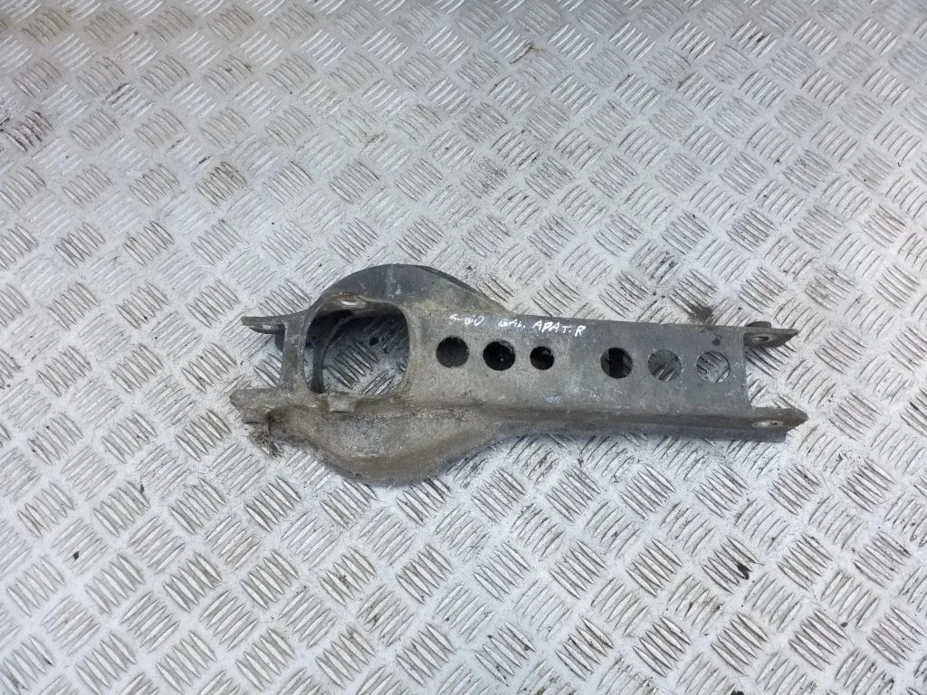 Rear upper control arm/wishbone – rear right