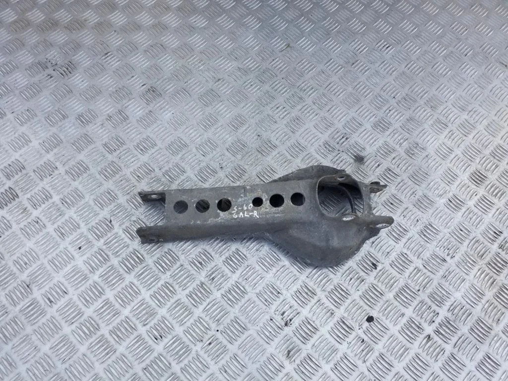 Rear upper control arm/wishbone – rear right