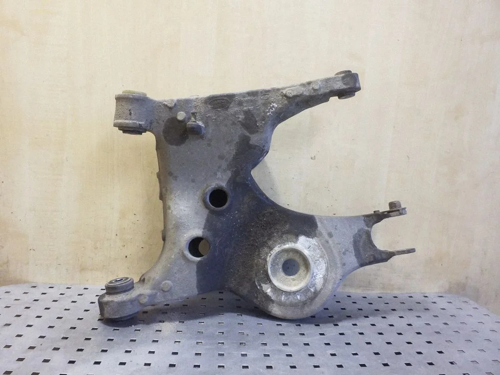 Rear upper control arm/wishbone – right