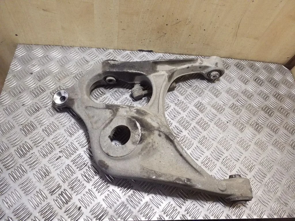 Tagumine ülemine õõtshoob 52124815AD