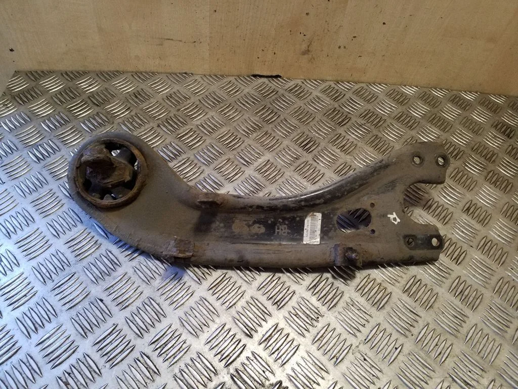 Rear upper control arm/wishbone 552803U100