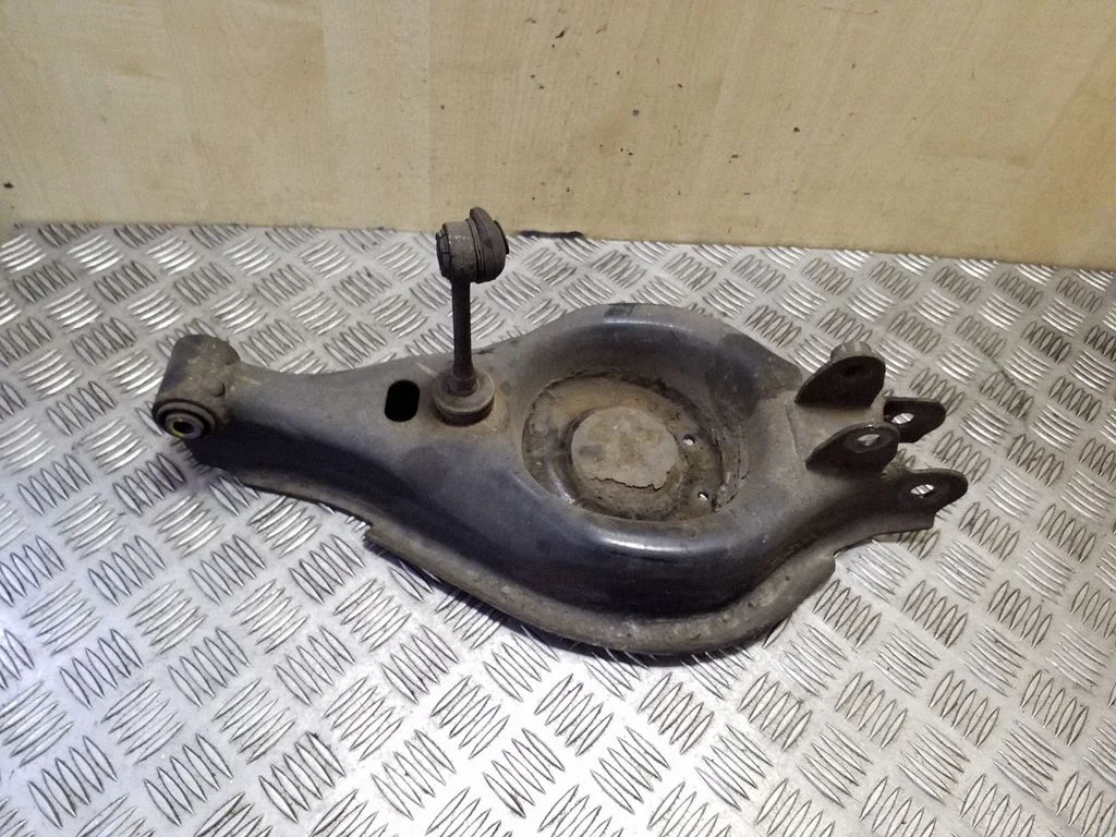 Rear upper control arm/wishbone – right