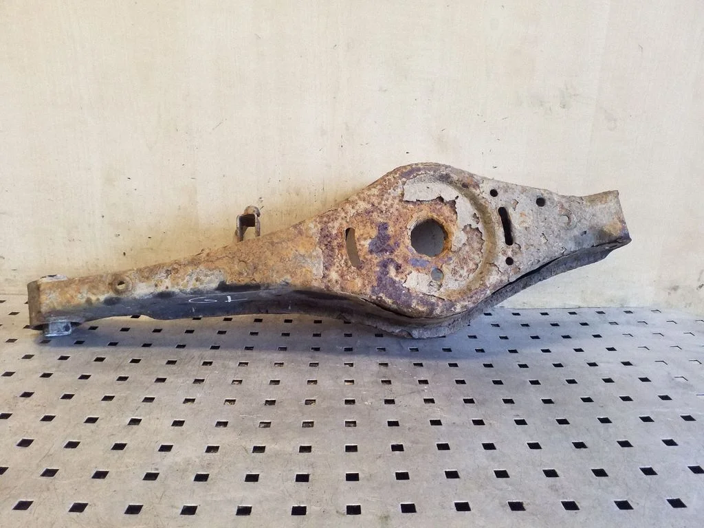 Rear upper control arm/wishbone – left