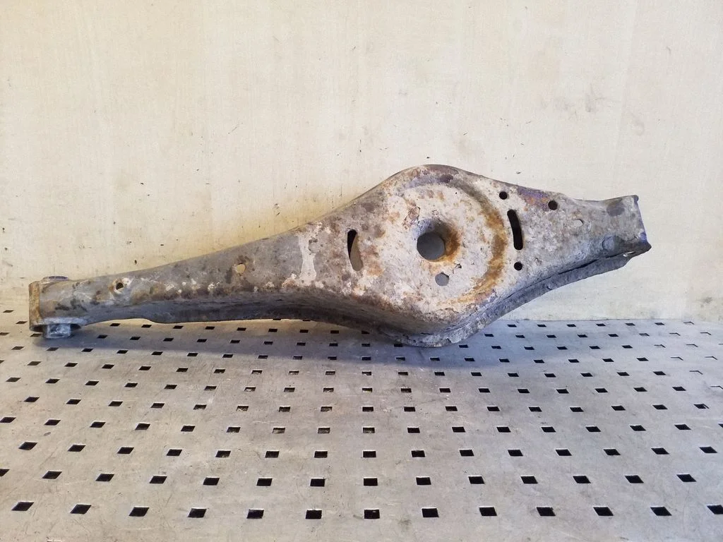 Rear upper control arm/wishbone – right