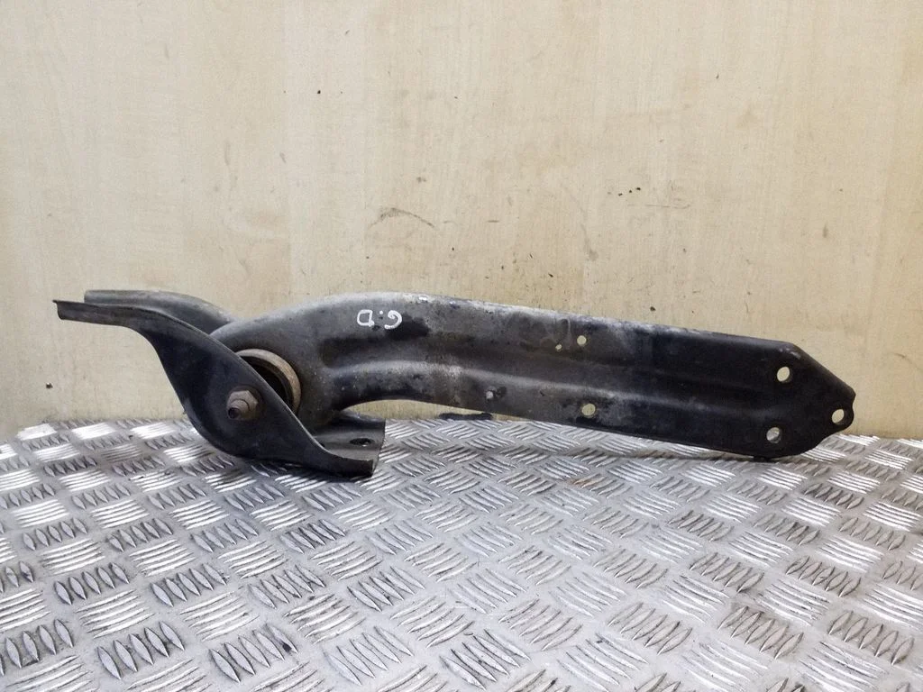 Rear upper control arm/wishbone – right