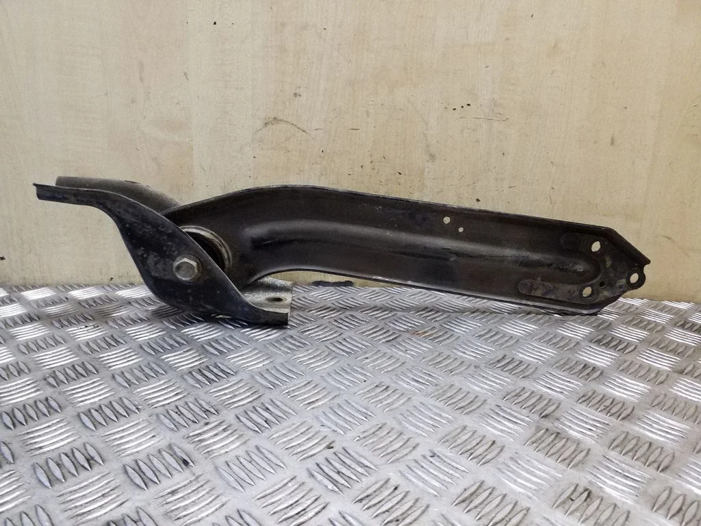 Rear upper control arm/wishbone – left