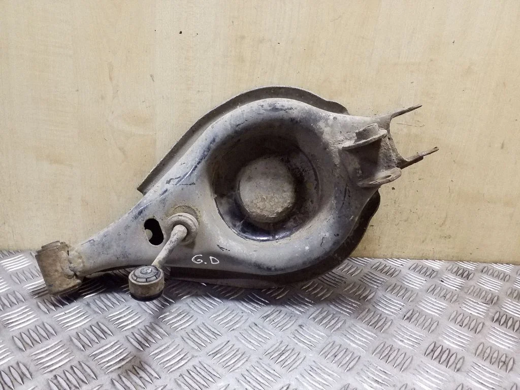 Rear upper control arm/wishbone – right