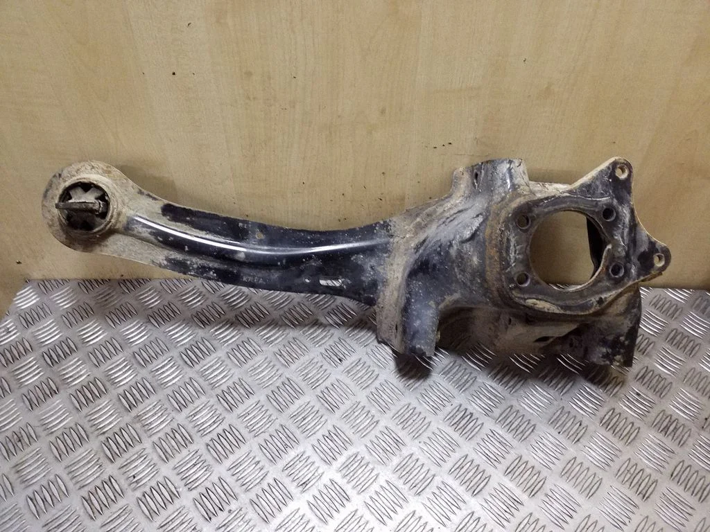 Wahacz tylny górny BV615A969CC – Ford Focus (2010-2017)