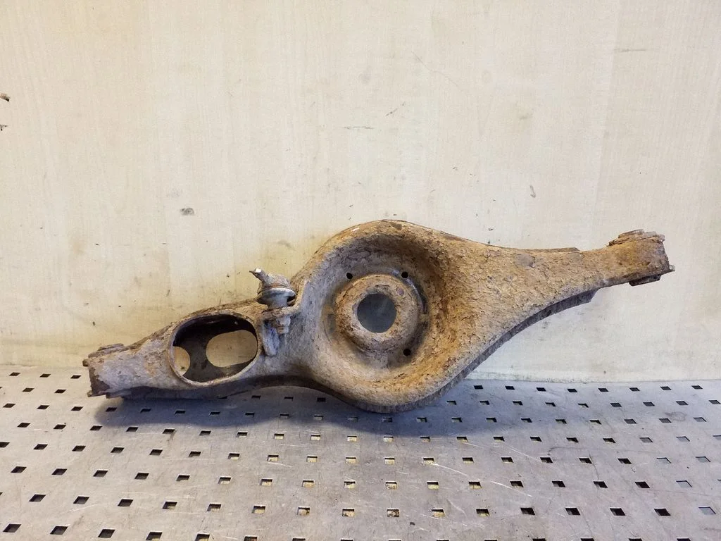 Rear upper control arm/wishbone – Mitsubishi Outlander (2001-2007)