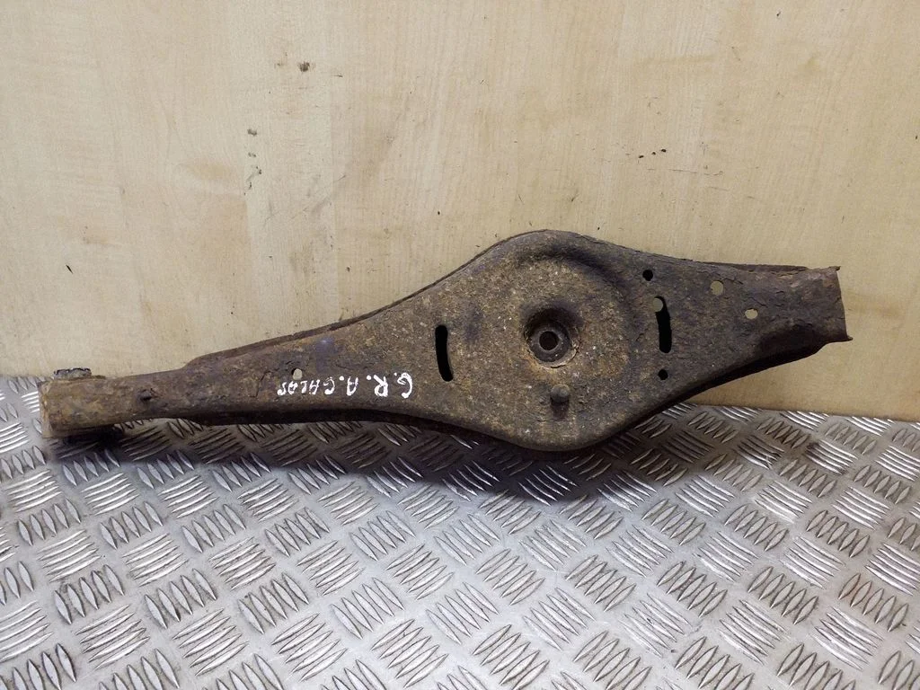 Rear upper control arm/wishbone – right