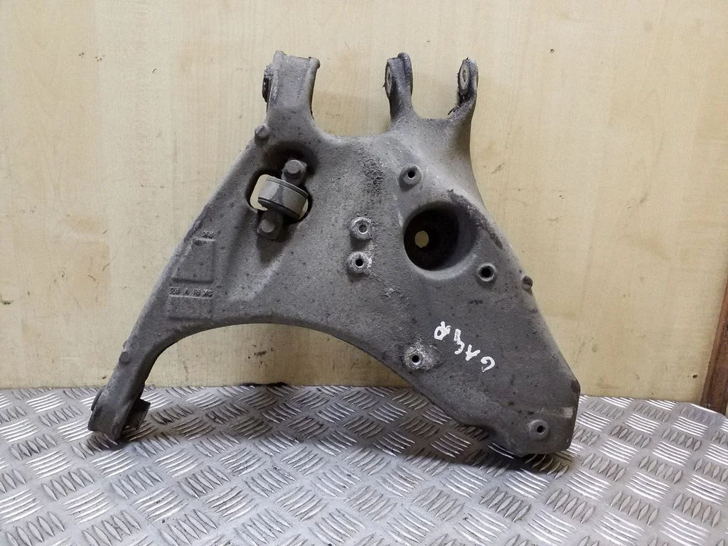 Tagumine ülemine õõtshoob 8E0505312AF
