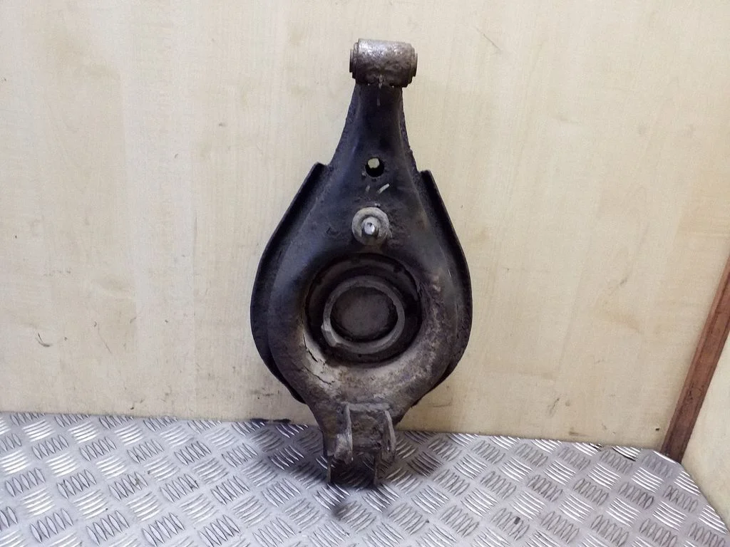 Rear upper control arm/wishbone – left