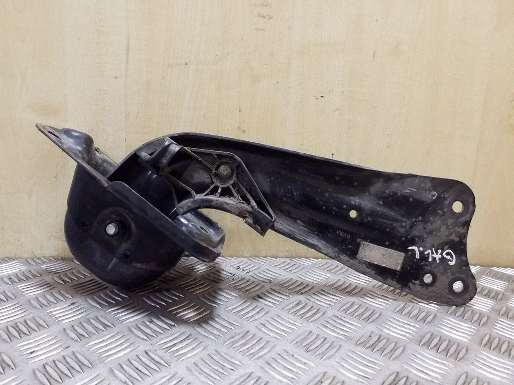 Tagumine ülemine õõtshoob 1K0505225H